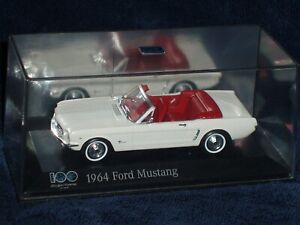 MINICHAMPS 1964 1/2 FORD MUSTANG CONVERTABLE w DISPLAY CASE  1/43 O Scale