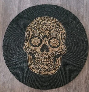 TAHARI HOME SCHWARZ-GOLD GLAS ROCAILLES SCHÄDEL KOPF HALLOWEEN TISCHSETS/LADEGERÄT - Bild 1 von 3