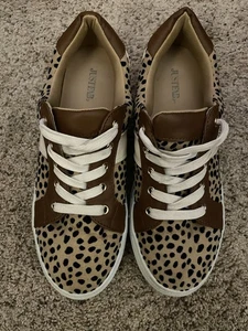 Zapatillas deportivas Just Fab para mujer talla 9 estampado de guepardo - Imagen 1 de 5