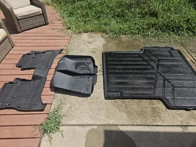 Alfombrillas Smartliner para todo tipo de clima y revestimiento de caja de camioneta Jeep Gladiator Foto 1 de 4