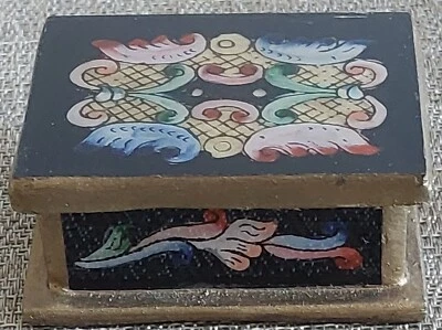 19TH CENTURY CHINESE REAL GOLD FLECKED HAND PAINTED BLACK LACQUERED TRINKET BOX - Image 1 of 4