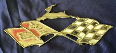 BG989 1961 Chevrolet Chev Chevy Impala Diecast Cuarto de Panel Trasero Emblema Cromo Foto 1 de 2