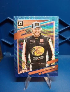 Ty Dillon 2022 Donruss Racing Optic Carolina Blue Wave Prizm Parallelo #45 - Foto 1 di 2
