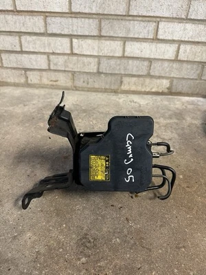 Actuador de bomba Toyota Camry 2005 ABS 44540-33070 con módulo 89541-33070 OEM Foto 1 de 4