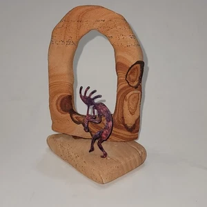 Flauta de arco de piedra arenisca arte metal bailarina Kokopelli 6" El espíritu de la música - Imagen 1 de 9