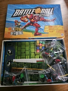 Juego de mesa Battleball vintage Milton Bradley Future of Football 2003 sin perforar - Imagen 1 de 3