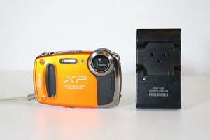 Fujifilm Finepix XP50 nero 14,0 MP 5x zoom fotocamera impermeabile con caricatore - Foto 1 di 11