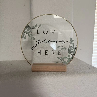 Letrero de vidrio Love Grows Here Foto 1 de 4