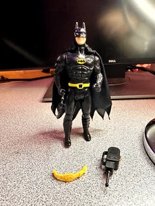 Vintage 1989 Toybiz Batman Keaton Figure W. Belt & cape - Loose - Not Complete  - Picture 1 of 3