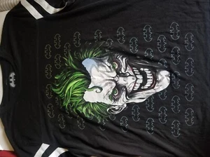 CAMISETA JOKER TALLA GRANDE NEGRA CON RAYAS BLANCAS EN LAS MANGAS - Imagen 1 de 2