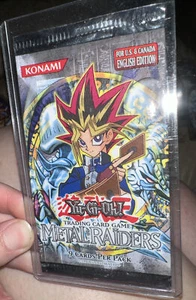 Yu-Gi-Oh! Metal Raiders Englisch 1996 LEERE Packung Verpackung mit Schutzhülle - Bild 1 von 2