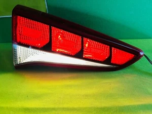 Luz trasera halógena interior trasera izquierda Hyundai Tucson 2016-2018 OEM 92403-D3 - Imagen 1 de 10