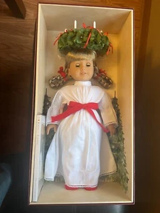 MUÑECA COLECCIONISTA DE VACACIONES SORPRESA DE KIRSTEN CHICA AMERICANA SANTA LUCÍA - SIN USAR, EN CAJA ORIGINAL - NUEVA - Imagen 1 de 4