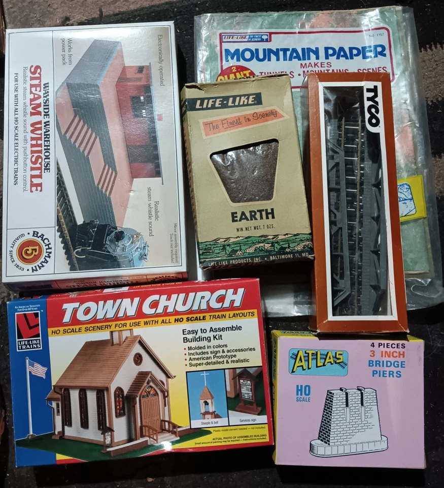 Ho Scale Train Buildings ,earth, Bridge, Bridge Piers, And Mountain Paper Used. - Image 1 of 1