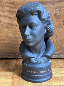 wedgwood bust black basalt HM Queen Elizabeth - Signed numbered 466 - Picture 1 of 4
