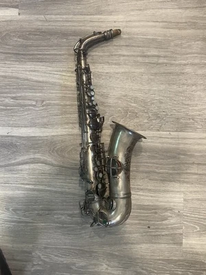 Conn Alto 1924-25 ¿Nueva maravilla? Saxofón "Chu Berry" Serie 130.196 Foto 1 de 4