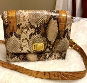Bandolera Brahmin estampado serpiente 9” con tono dorado-RARA- - Imagen 1 de 8