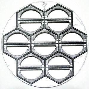 ۞ ВАРЕНИЧНИЦА VARENIKI PIEROGI MAKER DUMPLING VARENYKY FORM RAVIOLI MOLD NEW ۞ - Picture 1 of 2