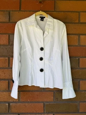 Blusa ajustada Spense botones elásticos de gran tamaño | blanca y negra | talla pequeña Foto 1 de 4