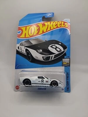 Coche diecast Mattel 12/250 8 bolas Hot Wheels Ford GT40 blanco fresco de fábrica 2/10 Foto 1 de 4