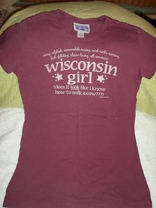 WISCONSIN GIRL Great to be a hero cheese cows snow Mulberry fun T-shirt Size M - Picture 1 of 4