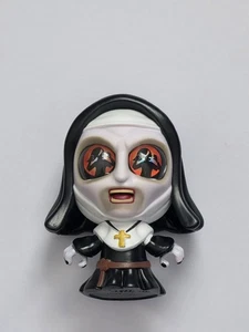 Minifigura Tiny Nightmares Terrif-Eyes La Monja - Imagen 1 de 4