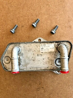 Кулер трансмиссионного масла 2010-2014 Volkswagen Golf GTI EOS 2,0 л 02E409061B от оригинального производителя - Изображение 1 из 4