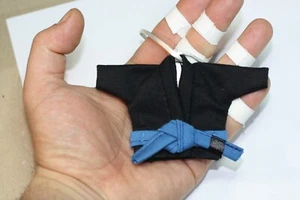 Jiu Jitsu Gi Keychain, Handmade Kimono Ornament, BJJ Gift Ideas for Martial Arts - Picture 1 of 12