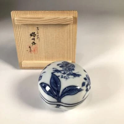 Porta-incenso macaco Heian Shoami porcelana azul e branca com caixa de utensílios para chá - Imagem 1 de 4