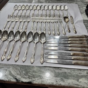 46 Pc WM Rogers IS Precious Mirror Silverplate Flatware Set 1954 - Picture 1 of 12
