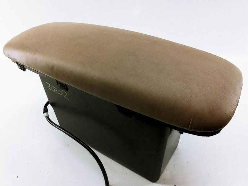 1999 LINCOLN CONTINENTAL CENTER CONSOLE W/ CD PLAYER OEM USED TESTED  - Image 1 of 4