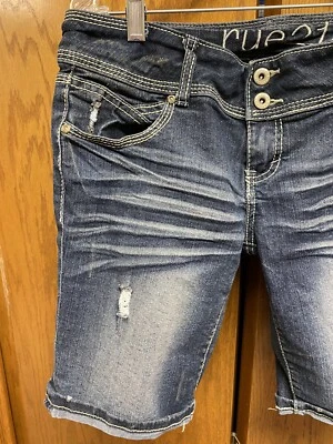 Shorts feminino 7/8 rue21 cintura média corte lavagem regular pedra azul denim - Imagem 1 de 4