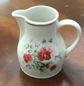 Vintage Milk Jug Royal Albert Bone China Jug Country Garden. 11 Cm. - Picture 1 of 9