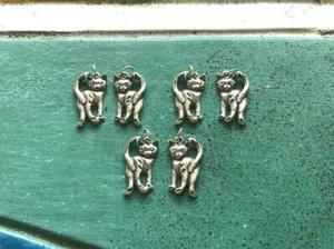 KITTY PET ANIMAL 2 CATS L & R PEWTER CHARMS or PENDANTS ALL NEW. - Picture 1 of 1