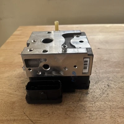 2007-2017 Lexus LS 460 LS600HL ABS Anti-Lock Pump Actuator Assembly 44510-50070 - Image 1 of 4