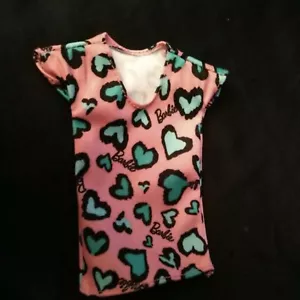 Vestido de muñeca Barbie corazón rosa y azul - Imagen 1 de 9
