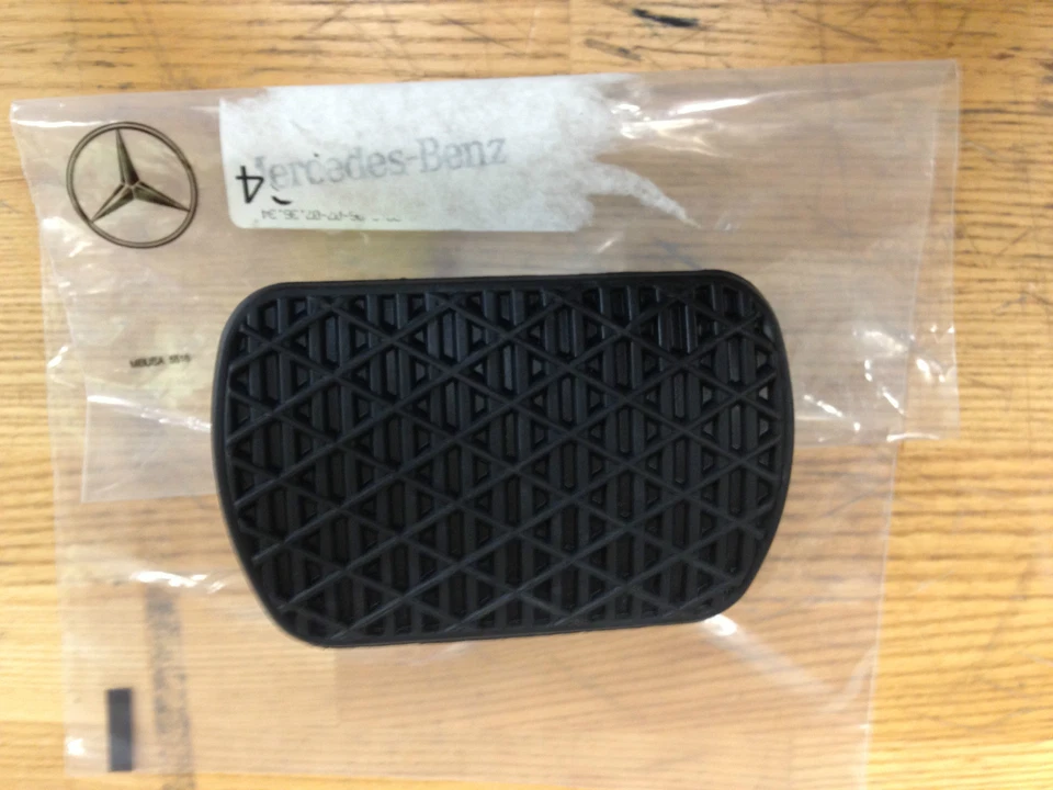 Almohadilla de pedal de goma de transmisión automática original OEM Mercedes Benz - A/T Foto 1 de 1