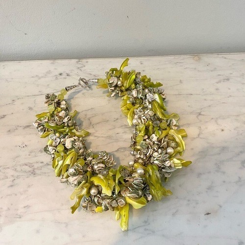 VETEMENTS Splendida collana bavaglino conchiglia tropicale usata in ottime condizioni