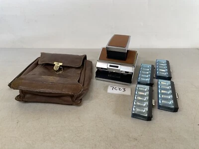 Polaroid SX-70 Land Camera & Sylvania Flash Bar 7C23 - Photo 1/4