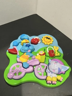 Vintage 2000 Blue’s Clues Hard Plastic Puzzle Blue, Periwinkle, Pail & Shovel - Image 1 of 4