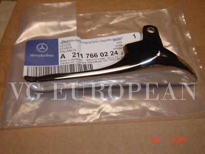 Palanca de manija cromada interior genuina para puerta derecha Mercedes-Benz W211 Clase E ¡NUEVA!!! Foto 1 de 3