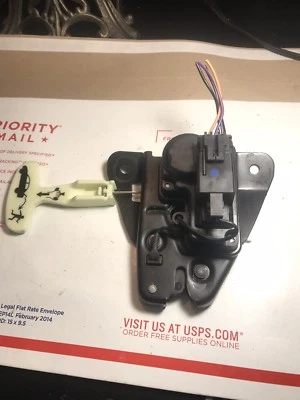 CARGADOR Dodge 11-12 07-10 sebring 200 300 actuador bloqueo maletero trasero 4589217aa  Foto 1 de 4