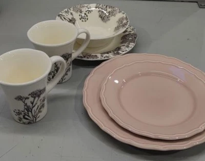 Savannah Collection 20 件扇贝边缘白色餐具马克杯和盘子粉色 — 第 1/4 张图片