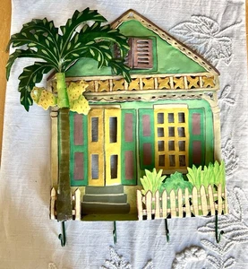 Casa tropicale 3D metallo decorazione arte parete palma giallo verde 16” alta 4 ganci - Foto 1 di 11