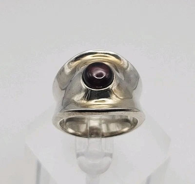 Anillo Robert Lee Morris RLM Studios Plata Esterlina Granate Curvado Cigarro Banda Tamaño Foto 1 de 4