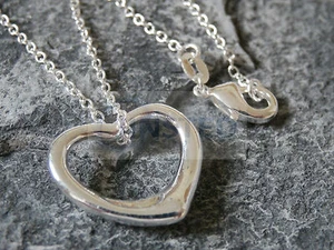 Impresionante Colgante de Corazón Pequeño de Moda con Collar de Plata Esterlina 925 WN004 - Imagen 1 de 3
