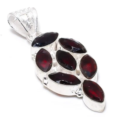 Colgante de joyería étnica de plata de ley 925 hecho a mano con piedras preciosas granate de Mozambique Foto 1 de 4