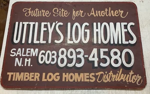 Insegna dipinta vintage Uttley's LOG CABIN Homes New Hampshire White Mountains - Foto 1 di 8