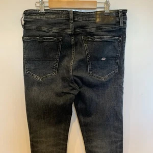 Tommy Jeans Para Hombres W31 L30 Azul Denim Simon Ajustado Elástico Por Tommy Hilfiger - Imagen 1 de 15