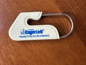 Portachiavi vintage Engerix-B vaccino contro l'epatite B Smithkline #3C - Foto 1 di 5